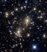 19.03.2019 - Abell 370: Kupa galaxií gravitační čočkou